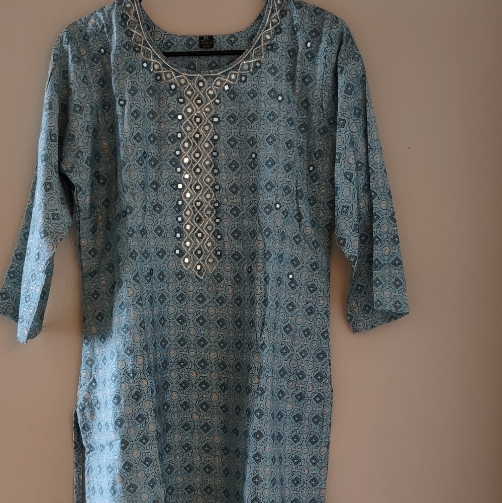 Women's Embroidered Kurti